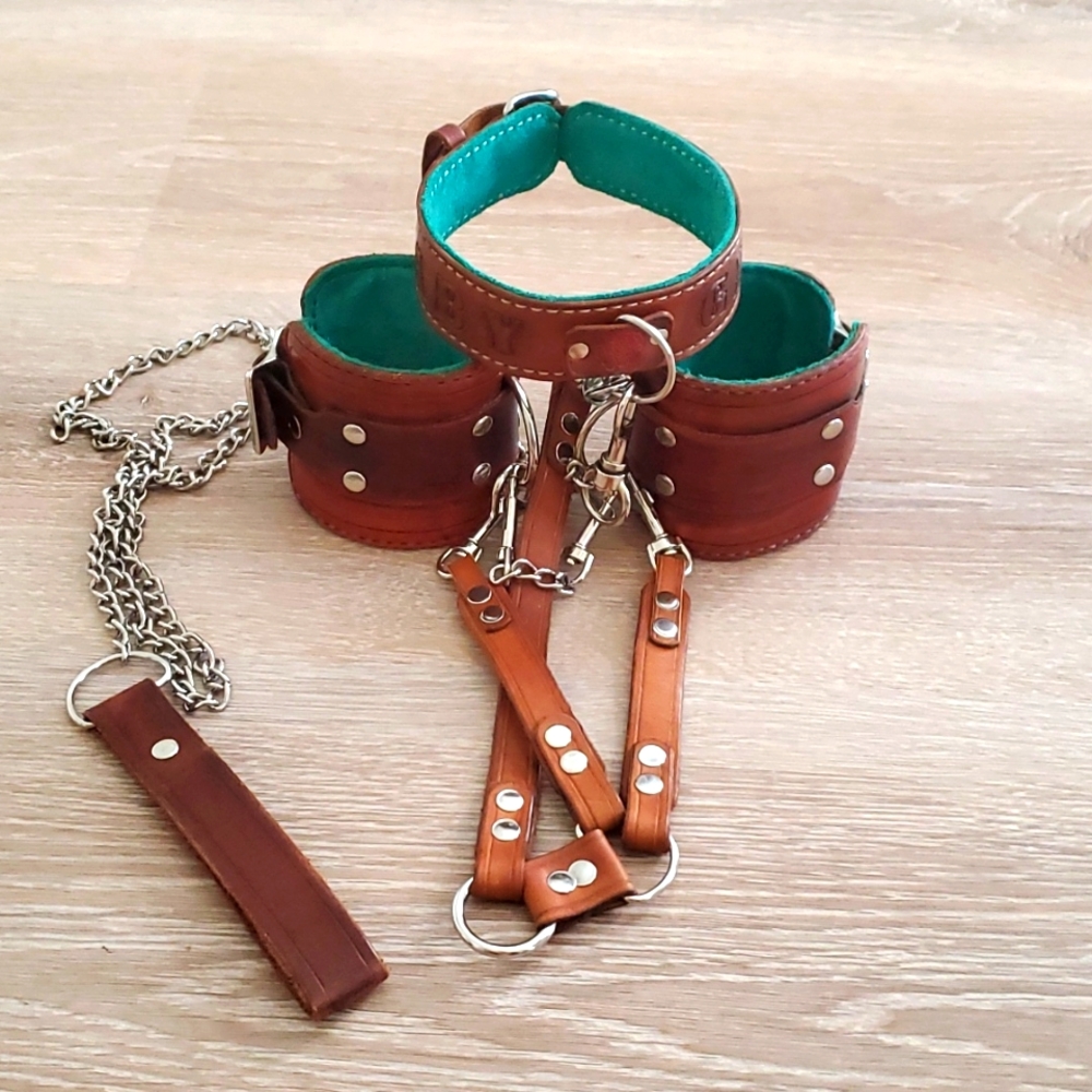 Padded Bondage Set,Leather Collar,Leash,Handcuffs 